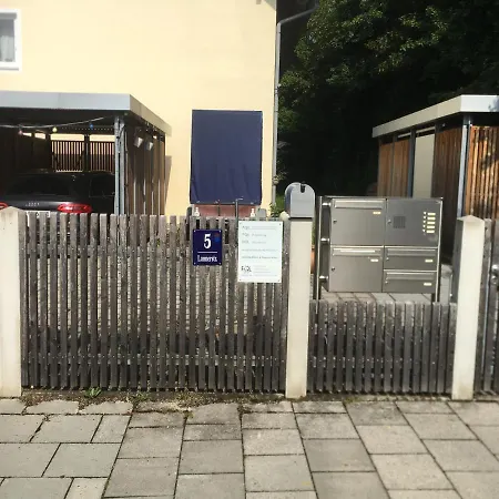 Holz-Wohnfass In Muenchen-Nymphenburg Appartement Buitenkant foto